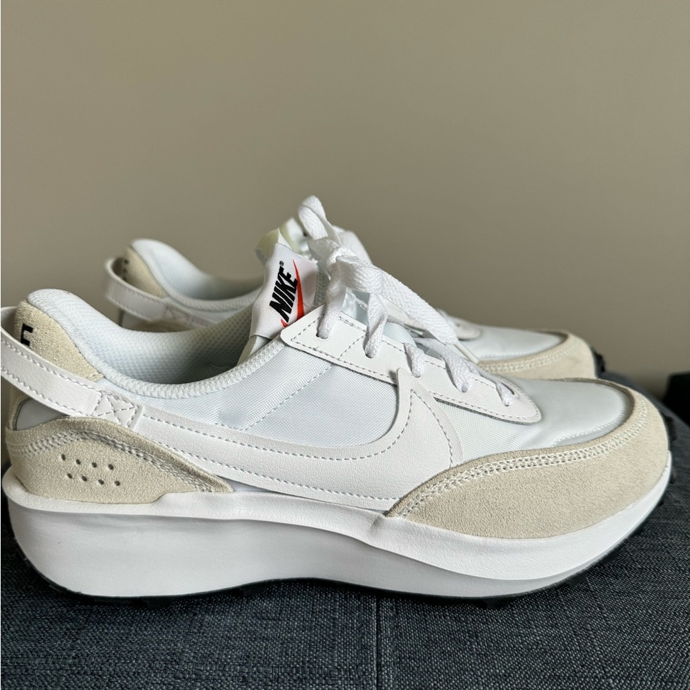 Women’s Nike Waffle Running Shoe size 8.5